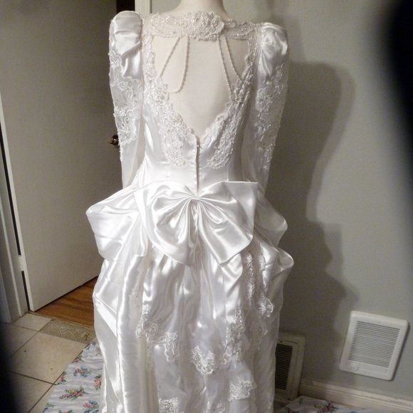 ✨ Majestic & Beautiful Bridal Gown | Adjustable Length | Size 8–10 ✨ - Picture 1 of 15